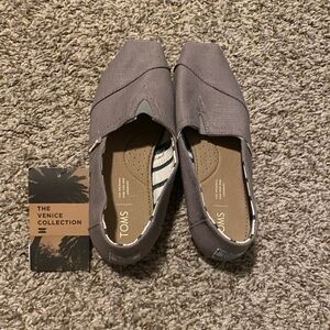 Women’s classic TOMS
